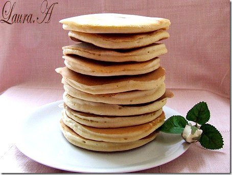 Clatite americane (American pancakes) - Laura Adamache Clatite americane (American pancakes) - Laura Adamache